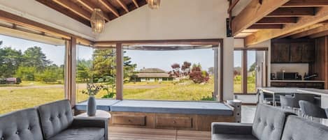 Cottage, 1 Bedroom | Living area