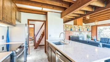 Cottage, 1 Bedroom | Private kitchen | Fridge, oven, coffee/tea maker, toaster