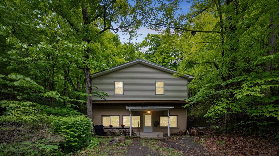 Peaceful Lakefront Getaway On Cayuga Lake 4 Bedroom Cottage