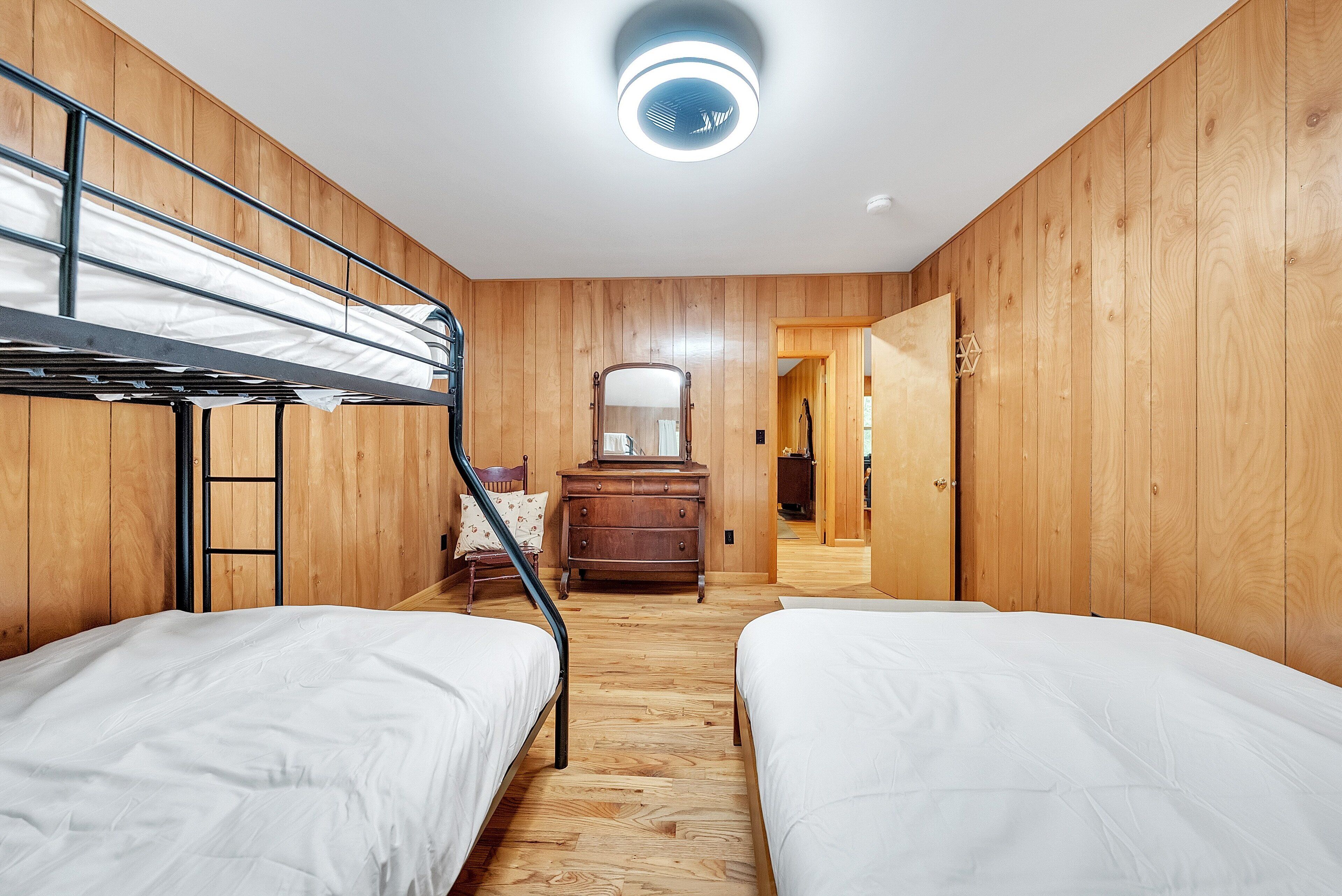Cottage, 4 camere da letto | 4 camere, una scrivania, postazione laptop, Wi-Fi gratuito