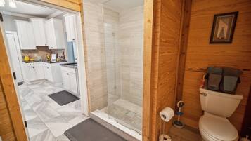 Casa de campo, 2 quartos | Banheiro | Toalhas de banho, shampoo