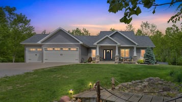 House, 3 Bedrooms | Exterior