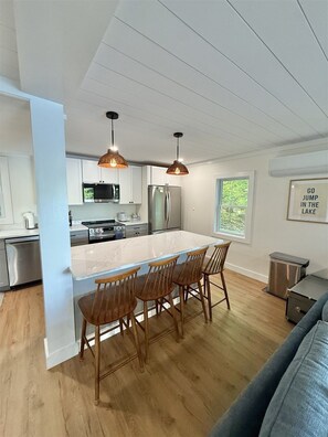 Villa, 4 habitaciones | Cocina privada | Refrigerador, horno, cafetera y tetera y tostadora 