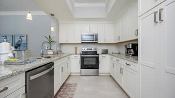 Refrigerador, horno, cafetera/tetera