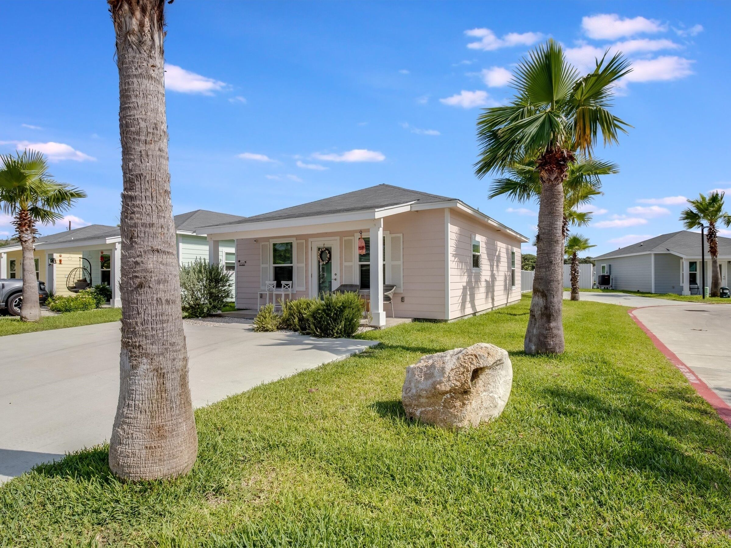 House, 2 Bedrooms | Exterior