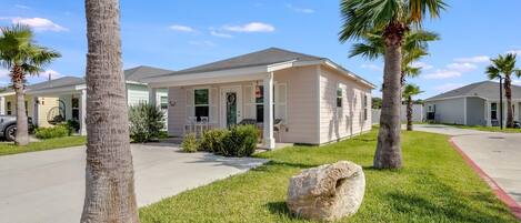 House, 2 Bedrooms | Exterior