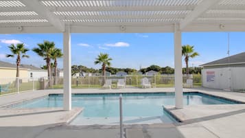 House, 2 Bedrooms | Pool