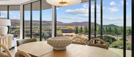 House, 4 Bedrooms | Dining
