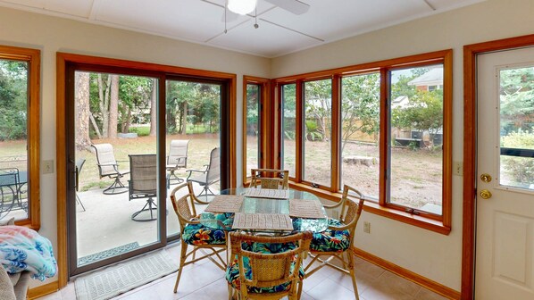 Maison, 3 chambres | Restauration