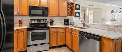 Condo, 3 Bedrooms | Private kitchen | Fridge, oven, coffee/tea maker, toaster
