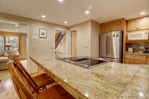 Townhome, 3 Bedrooms | Private kitchen | Fridge, oven, coffee/tea maker, toaster - 1250 Willow Grove 3 Bedroom Townhouse (Silverthorne)