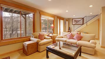 Townhome, 3 Bedrooms | Interior