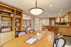 Townhome, 3 Bedrooms | Dining