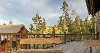 Cozy Ski In/Out Mountain Retreat! Amazing Views, Private Deck, Grill, Fire Pit +