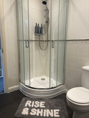 Towels, soap, shampoo, toilet paper