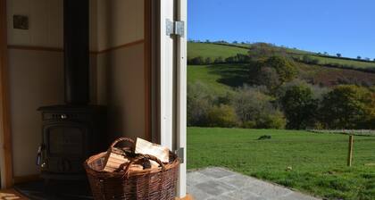 Snug Oak Hut on a Welsh Hill with vi
