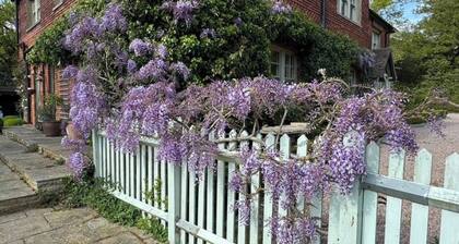 Stunning Rectory, 15 guests in Surrey