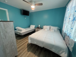 3 chambres, fer et planche à repasser, Wi-Fi, draps fournis