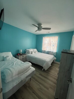 3 bedrooms, iron/ironing board, WiFi, bed sheets