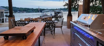 Lake Greenwood Lodge-Main House and Guest House- Boats and Pups Welcome