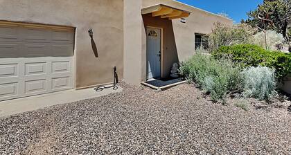 Casita Luna | Near Trailheads, Downtown