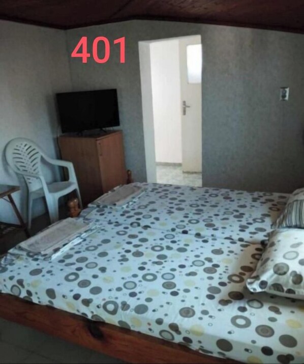 1 chambre, fer et planche à repasser, Wi-Fi, draps fournis