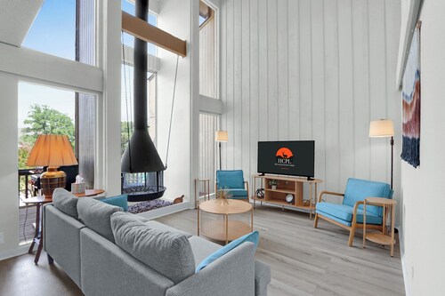 Point Venture Resort Condo w/ Community Pool, Pickleball, Fire Pit & Lake