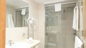 Apartment, Balcony, Resort View | Bathroom | Shower, hair dryer, towels, toilet paper - Las Gacelas Playa del Ingles (San Bartolome de Tirajana)