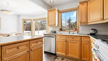 KĂŒhlschrank, Mikrowelle, Ofen, Herdplatte