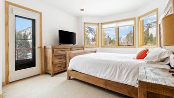3 bedrooms, desk, free WiFi