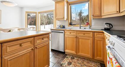 Charming Frisco Getaway|Close to Main St|Sleeps 8