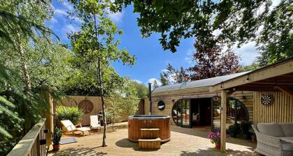 Stunning treehouse immersed in nature with fantastic views, hot tub & two decks.