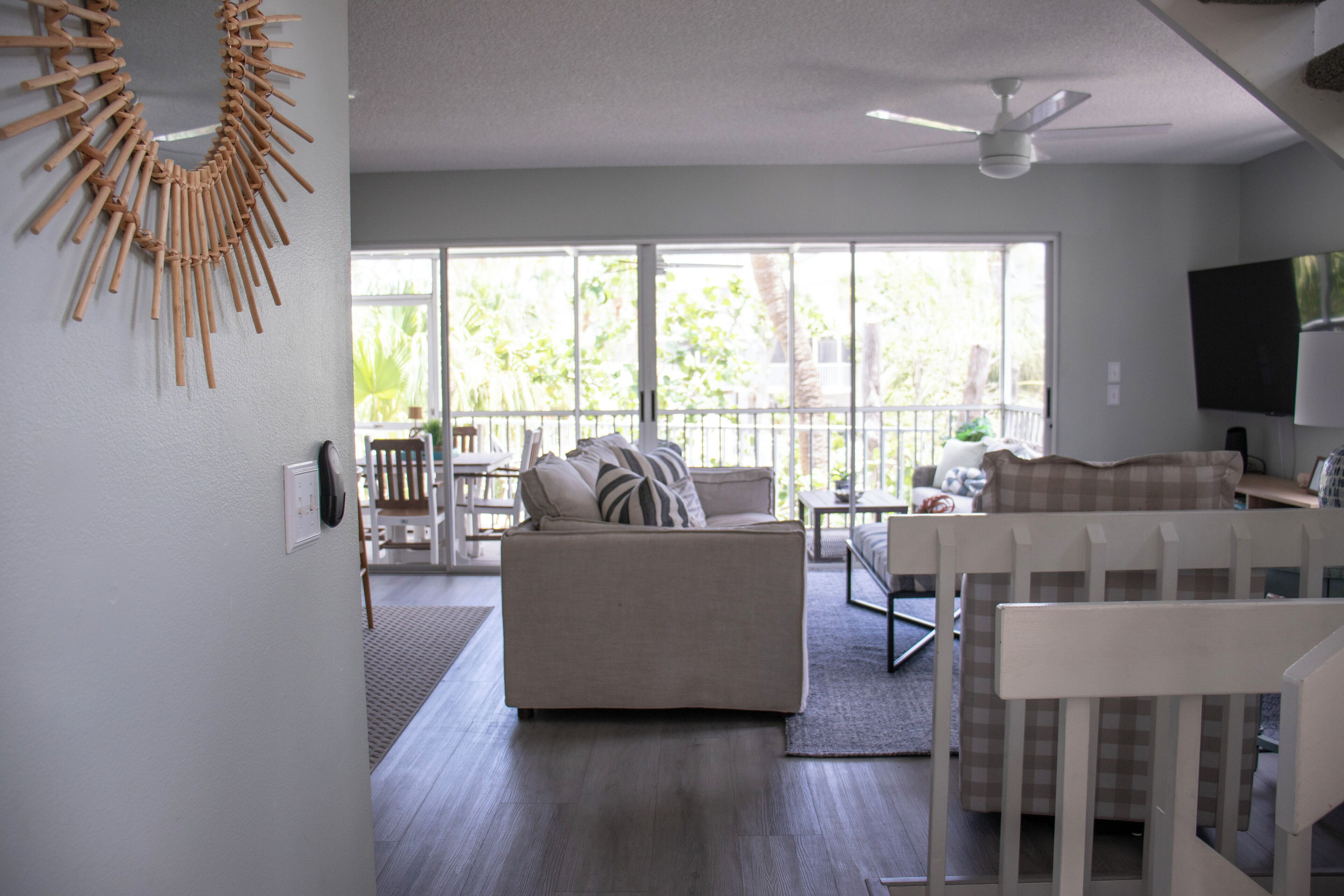 智能電 視、乒乓球設施、書籍