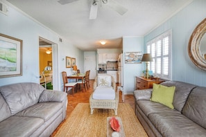 Living area - Two Bedroom Condo with a Shared Swimming Pool on the channel front. (Garden City Beach)