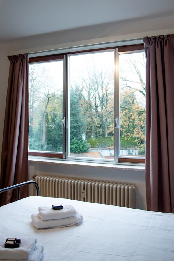 2 bedrooms, desk, free WiFi, bed sheets