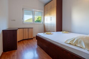 1 bedroom, WiFi, bed sheets