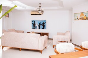 Lägenhet - 3 sovrum - tillgänglighetsanpassat - balkong | Vardagsrum