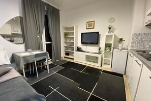 Smart TV - Short Rent Milan Porta Vittoria studio with balcony (Milano)