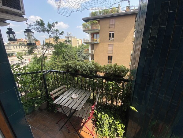 Outdoor dining - Short Rent Milan Porta Vittoria. Studio apartment with balcony (Milano)