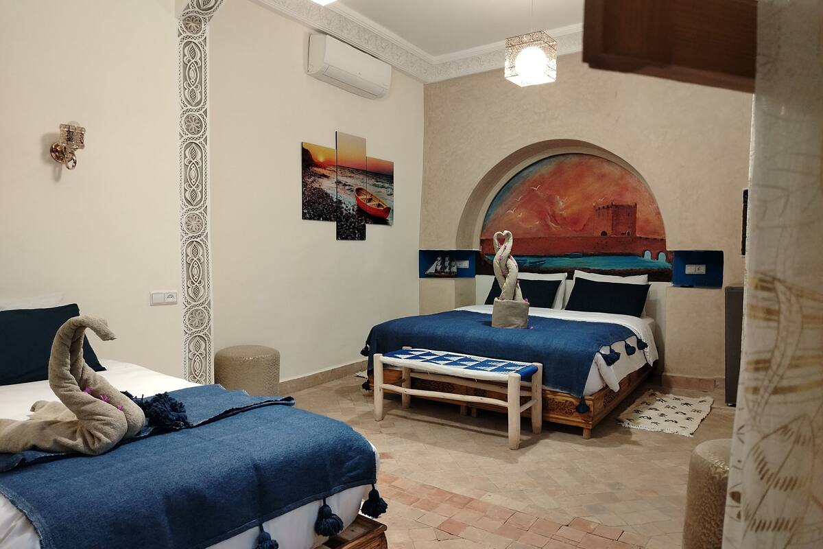 Family Triple Room, Non Smoking, Refrigerator | Hypo-allergenic bedding available, Select Comfort beds, minibar