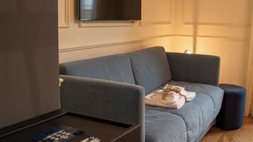 Superior Triple Room, Garden View | In-room safe, blackout drapes, soundproofing, free WiFi