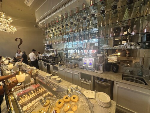 MARI Luxury Rooms and Suites