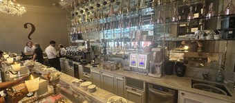 MARI Luxury Rooms and Suites