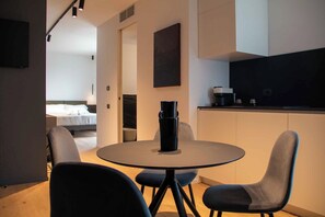 Elite Room | Private kitchen | Shared fridge - MARI Luxury Rooms and Suites (Bari)