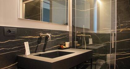 MARI Luxury Rooms and Suites