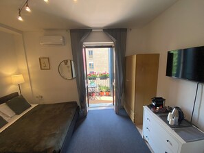 Iron/ironing board, WiFi, bed sheets - Short Rent Milan Porta Vittoria. Studio Apartment with Balcony (Milano)