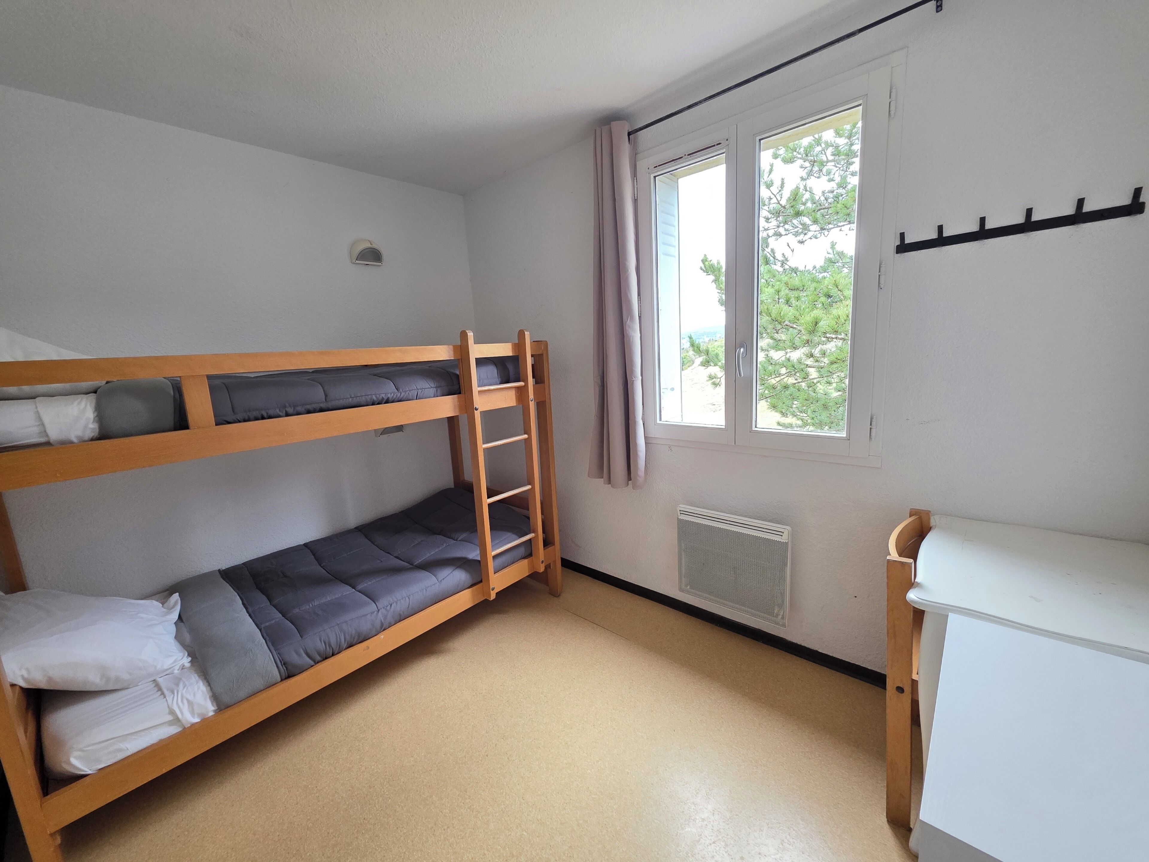 Shared Dormitory, Mountain View