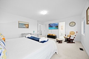 5 bedrooms, iron/ironing board, WiFi, bed sheets