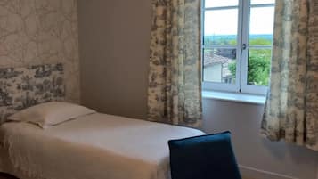 Family Room, Garden View | Free WiFi