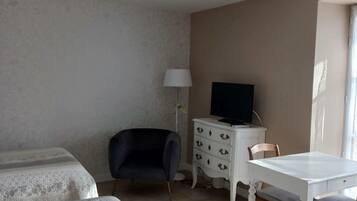 Basic Double Room | Free WiFi